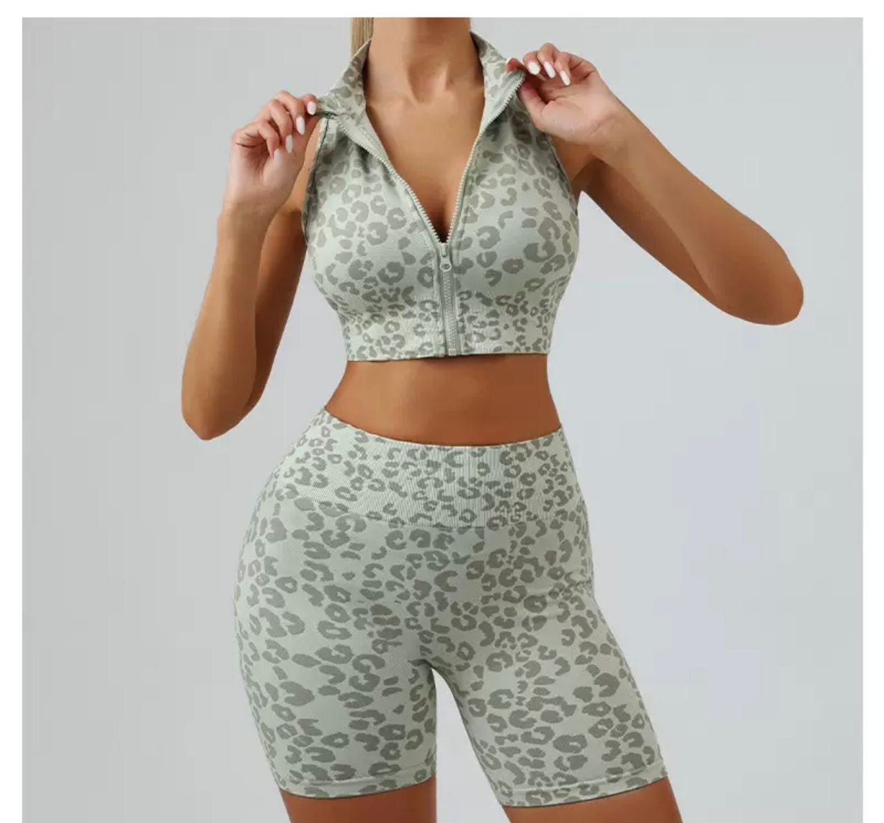 European and American Cross-Border Fashion Yoga Three-Piece Set Seamless Bra Tight Pants Long-Sleeved Tops Women's Sports Yoga
Clothes